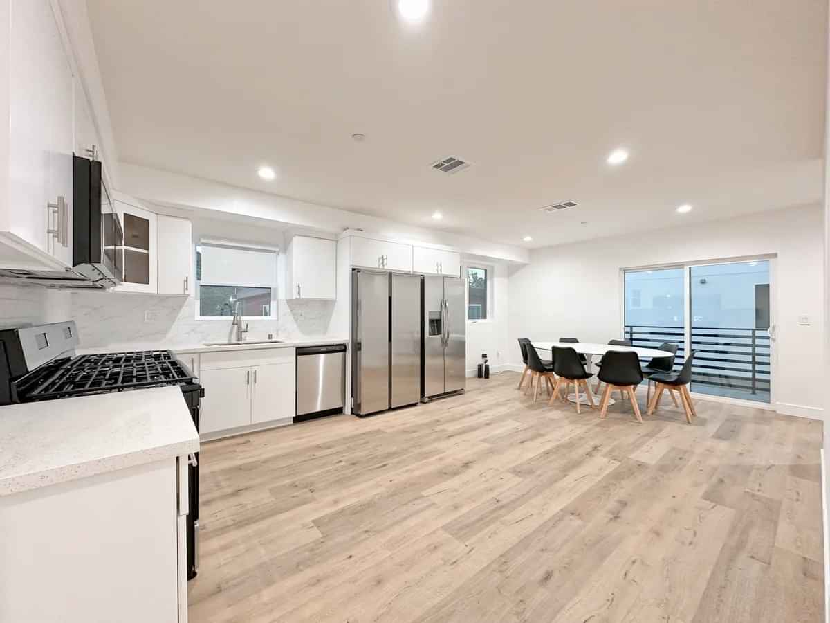 1529-1531 W 35th Pl, Los Angeles - Los Angeles, California, United States - Kitchen