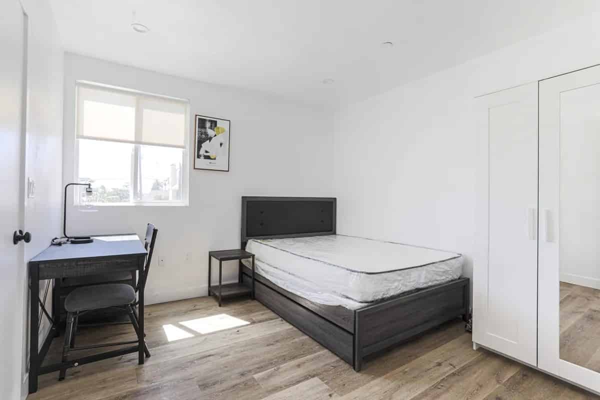 1534 W 35th St, Los Angeles - Los Angeles, California, United States - Bedroom