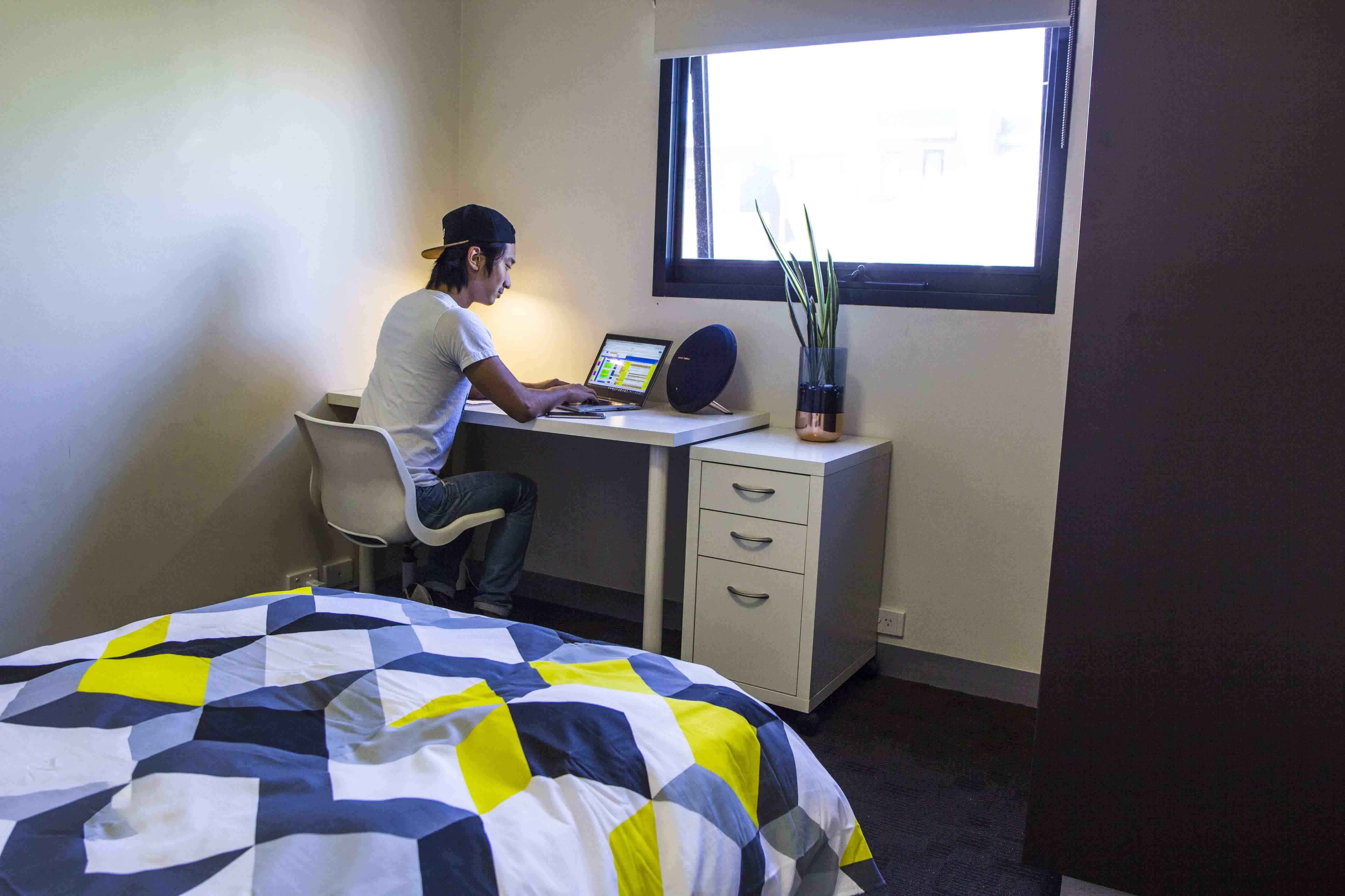 Amenities?w=400&h=260&fit=crop&q=40&auto=format&trim=auto