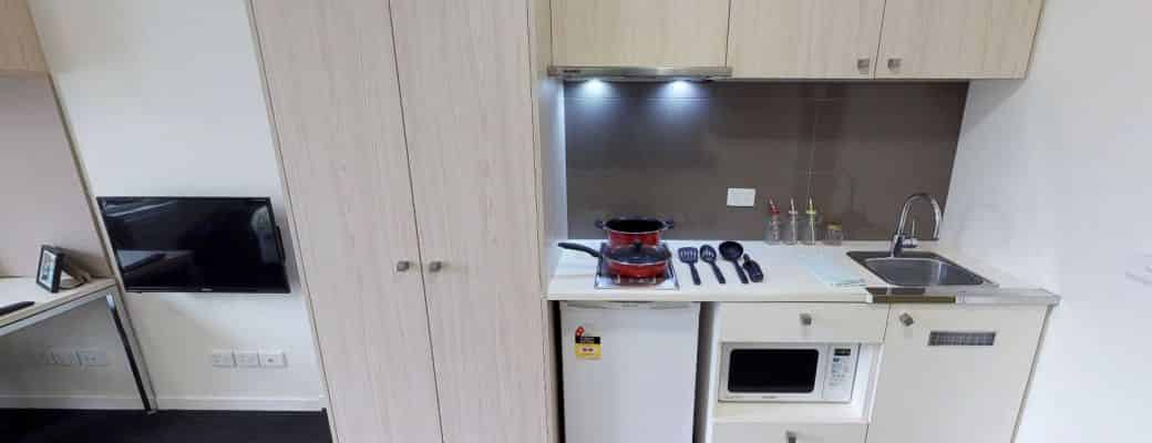 Bathroom?w=400&h=260&fit=crop&q=40&auto=format&trim=auto