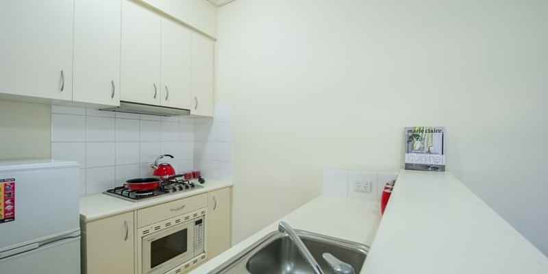 Bedroom?w=400&h=260&fit=crop&q=40&auto=format&trim=auto