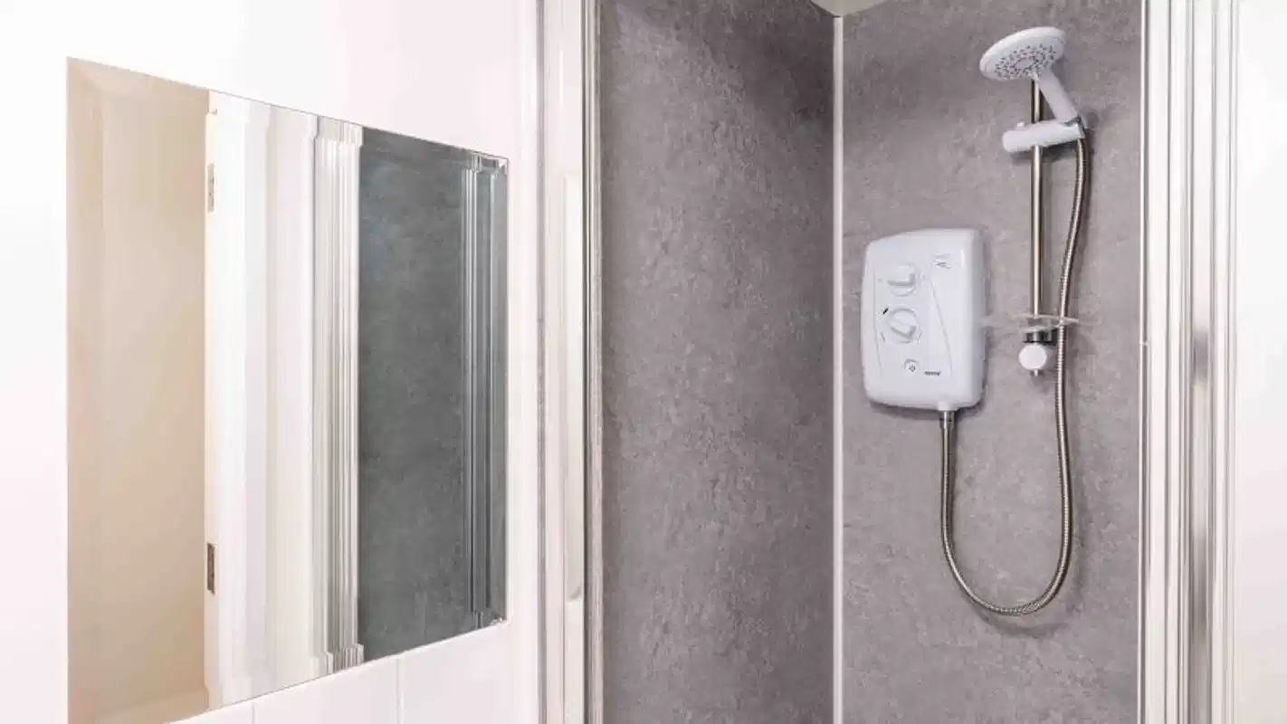 Common Area?w=400&h=260&fit=crop&q=40&auto=format&trim=auto