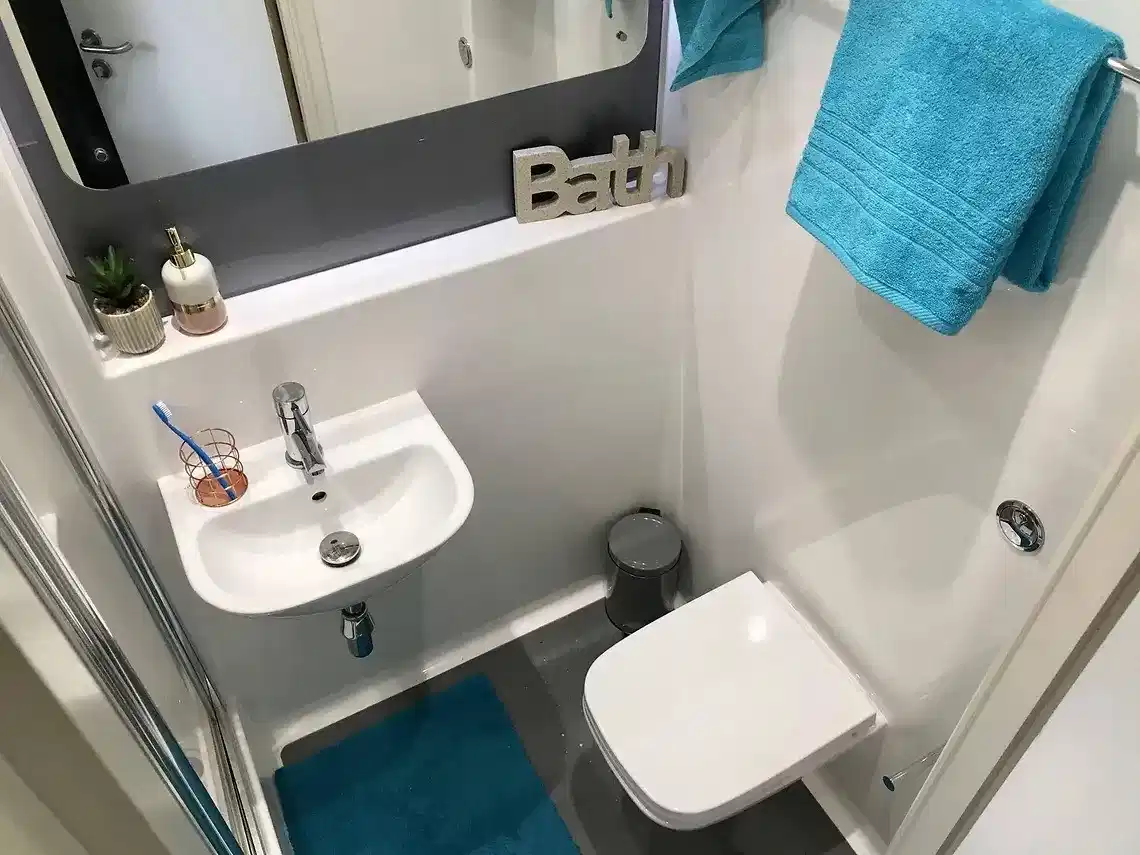 Common Area?w=400&h=260&fit=crop&q=40&auto=format&trim=auto