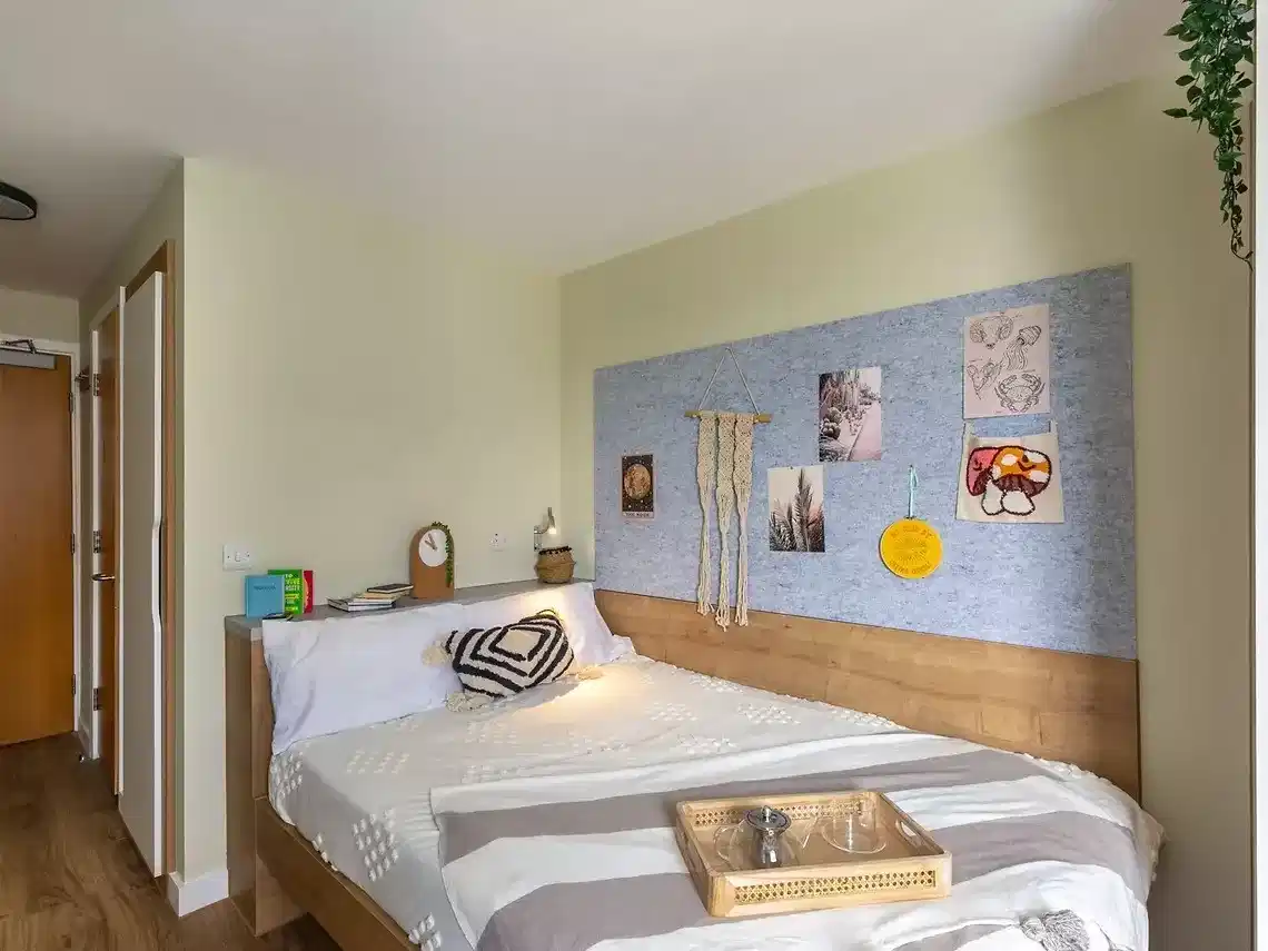 Large En-Suite