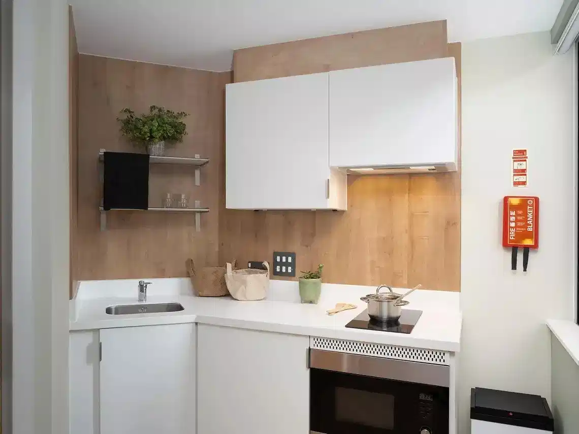 Common Area?w=400&h=260&fit=crop&q=40&auto=format&trim=auto