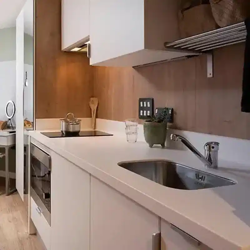 Common Area?w=400&h=260&fit=crop&q=40&auto=format&trim=auto