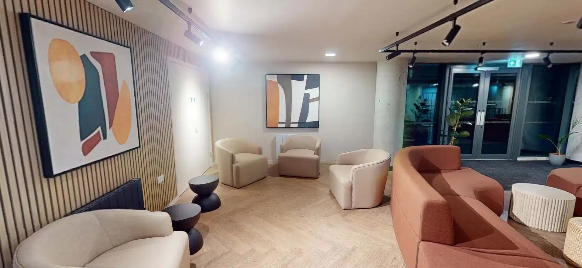 Common Area?w=400&h=260&fit=crop&q=40&auto=format&trim=auto