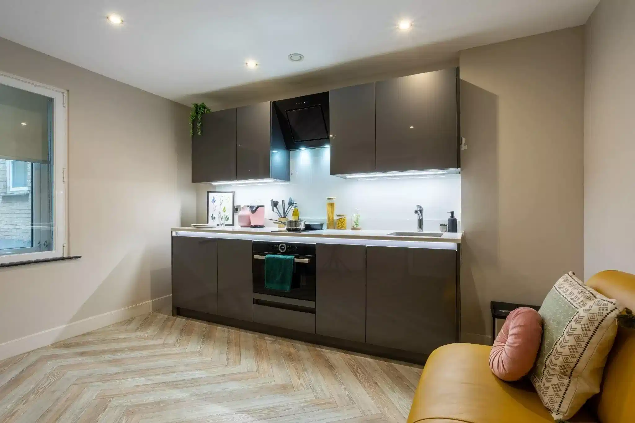 Amenities?w=400&h=260&fit=crop&q=40&auto=format&trim=auto