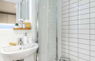 Amenities?w=400&h=260&fit=crop&q=40&auto=format&trim=auto