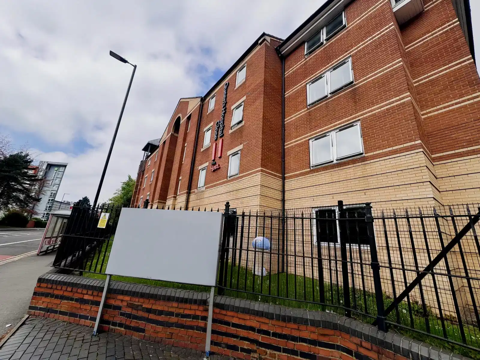 Queen's Hospital Close, Birmingham view 7