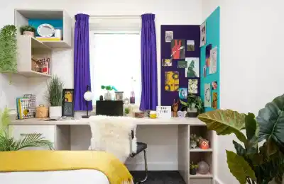Common Area?w=400&h=260&fit=crop&q=40&auto=format&trim=auto