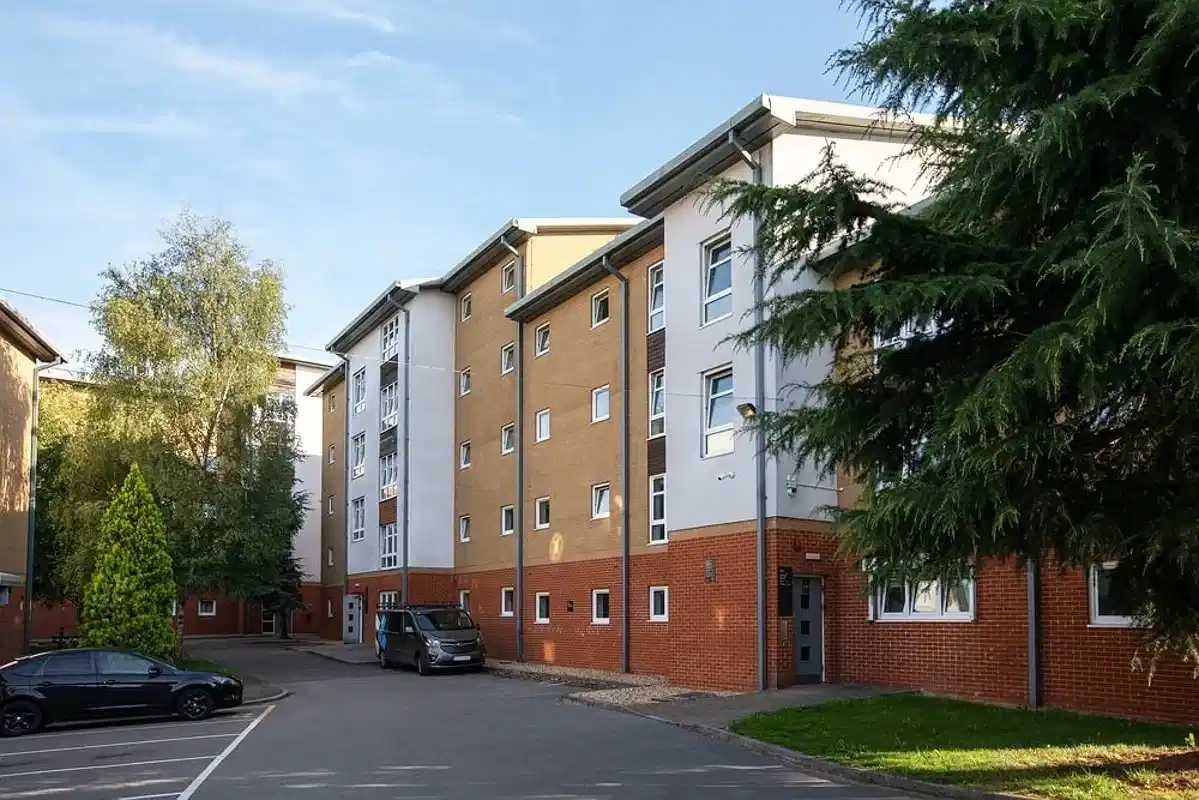 Amenities?w=400&h=260&fit=crop&q=40&auto=format&trim=auto