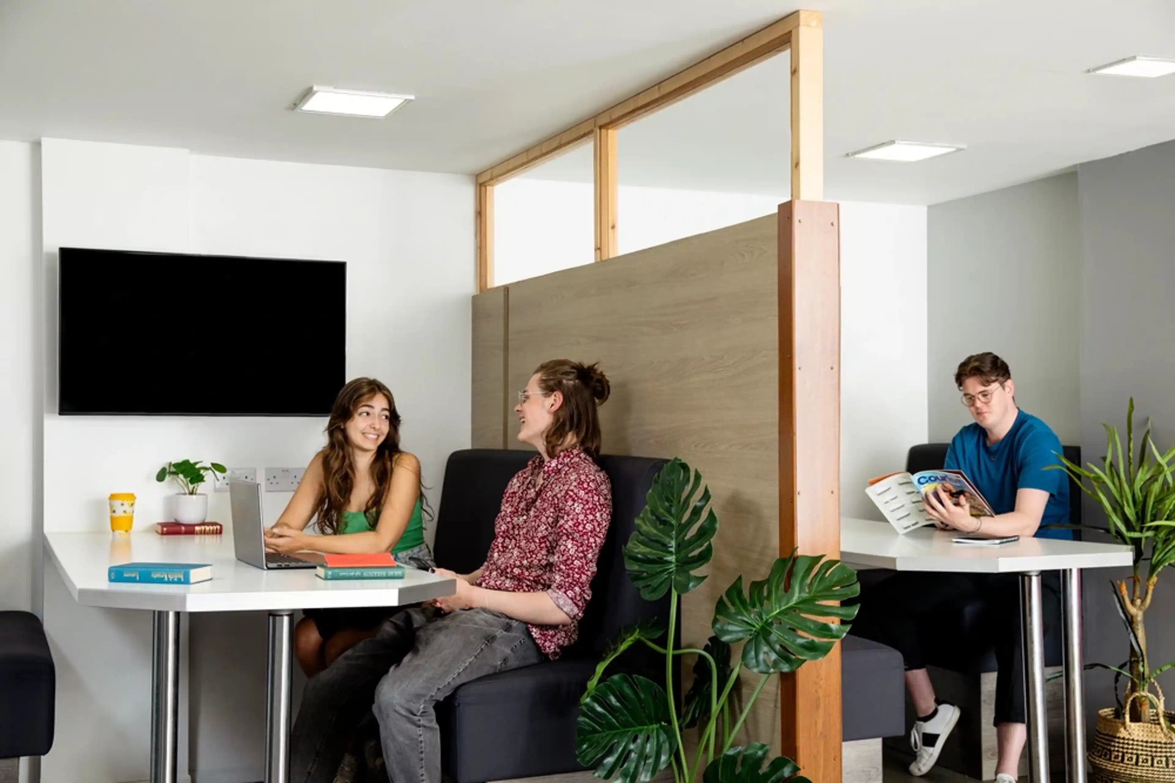 Exterior?w=400&h=260&fit=crop&q=40&auto=format&trim=auto