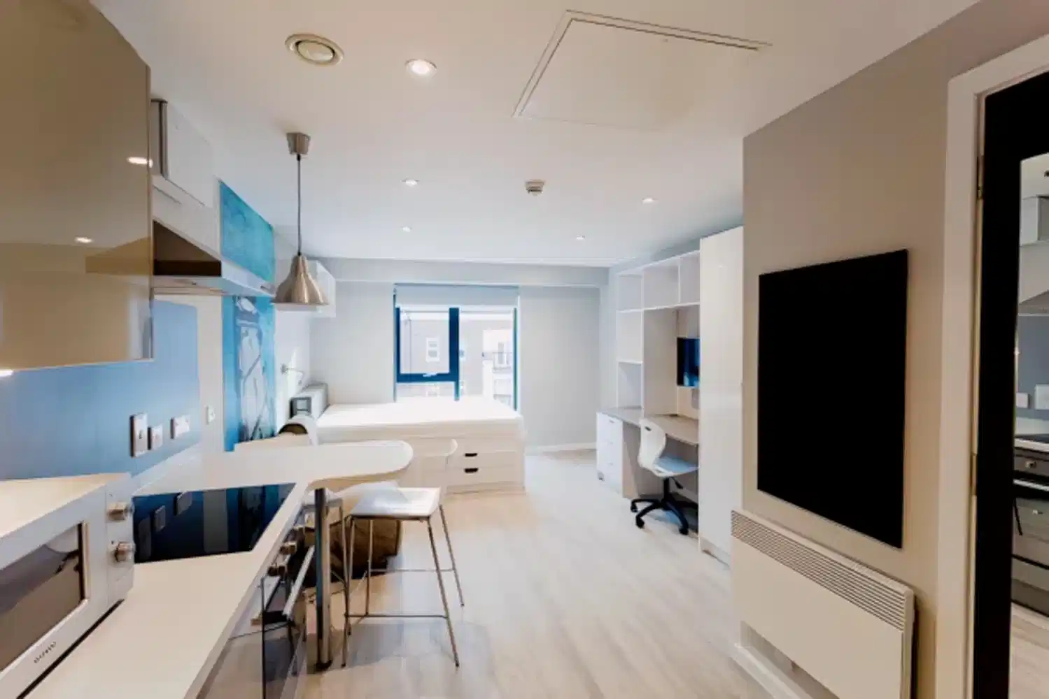 Amenities?w=400&h=260&fit=crop&q=40&auto=format&trim=auto