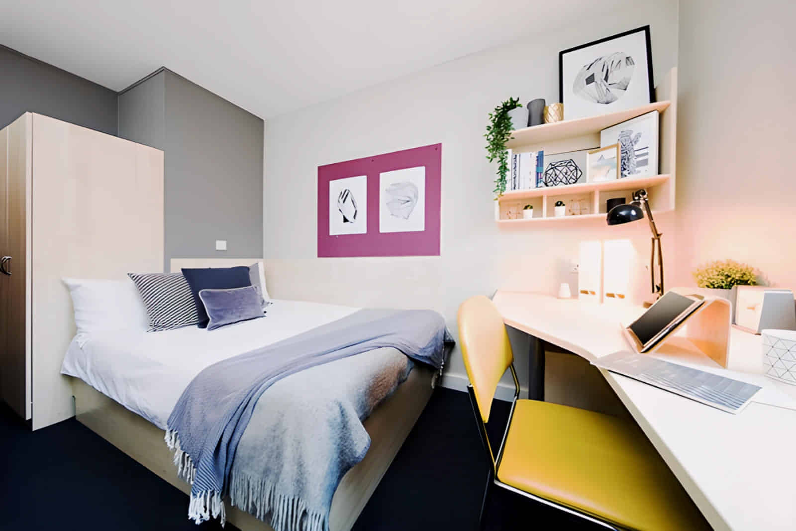 Amenities?w=400&h=260&fit=crop&q=40&auto=format&trim=auto