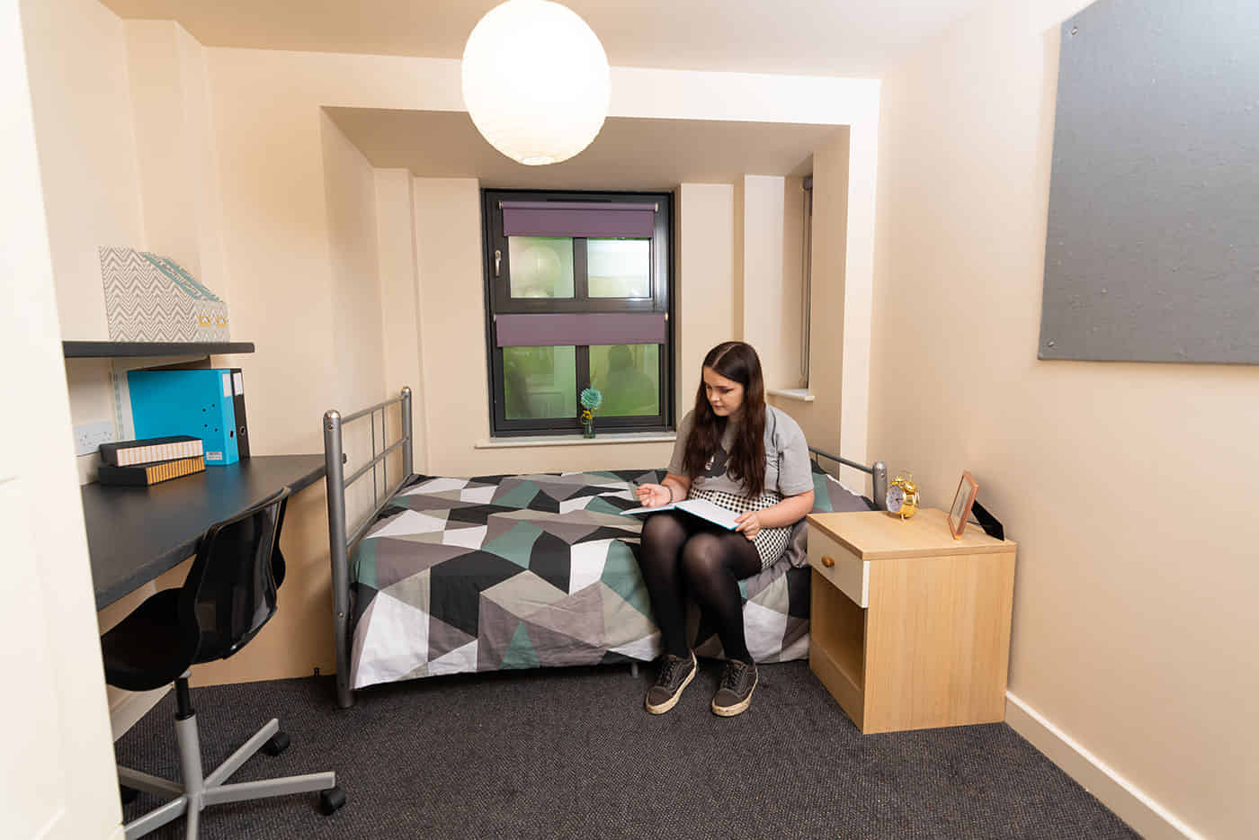 Exterior?w=400&h=260&fit=crop&q=40&auto=format&trim=auto