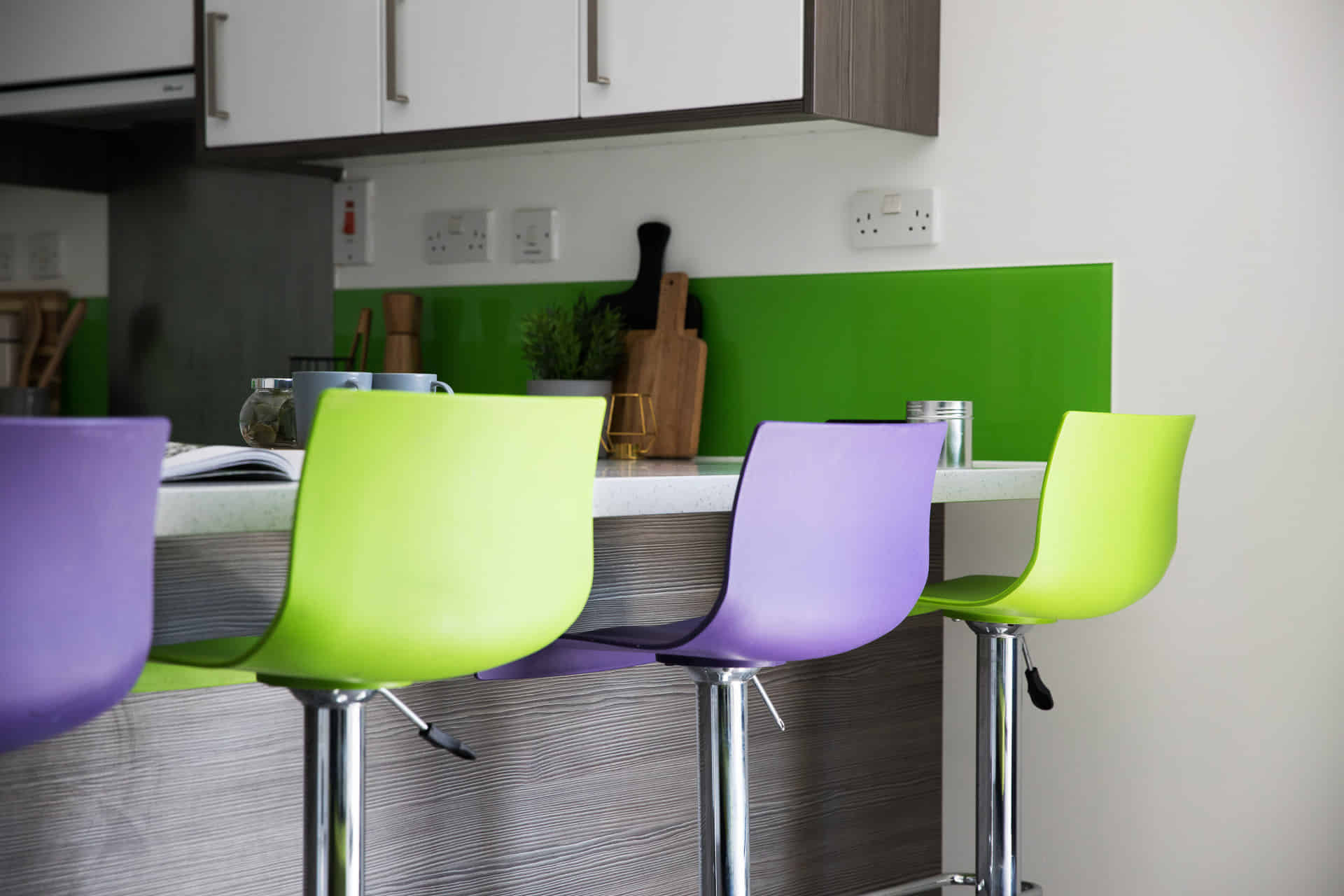 Amenities?w=400&h=260&fit=crop&q=40&auto=format&trim=auto