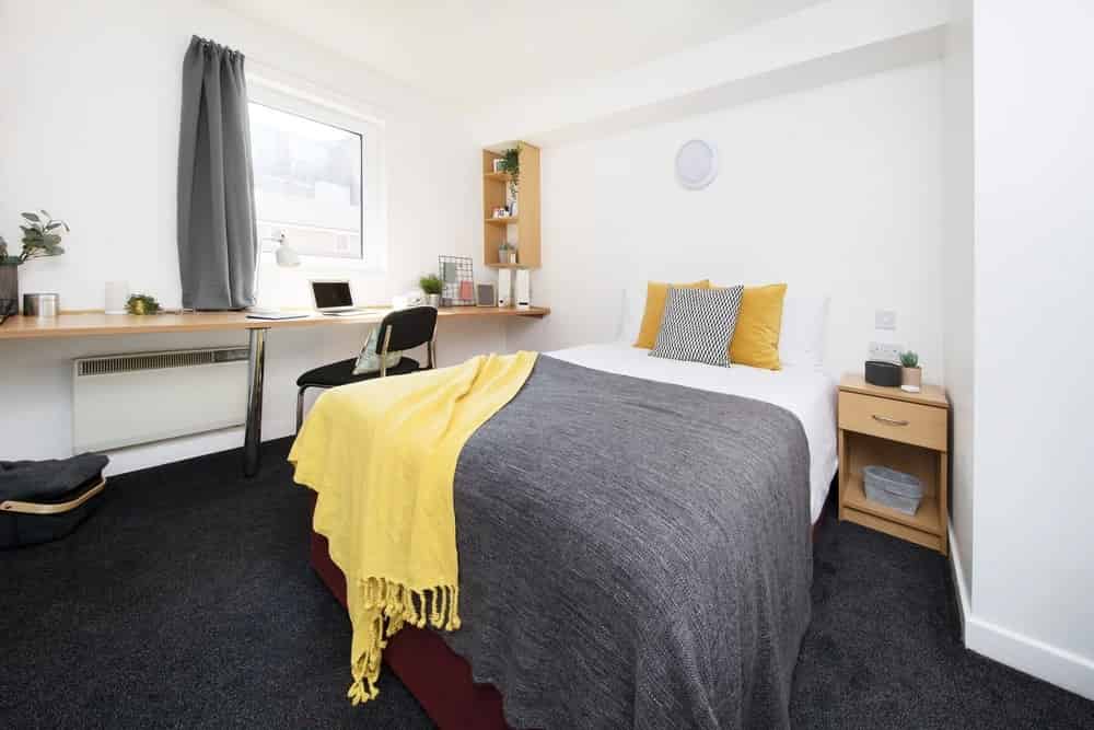 Exterior?w=400&h=260&fit=crop&q=40&auto=format&trim=auto