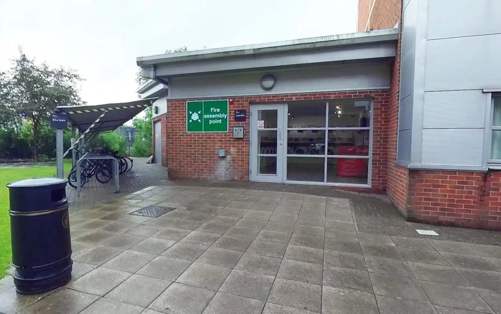 Exterior?w=400&h=260&fit=crop&q=40&auto=format&trim=auto