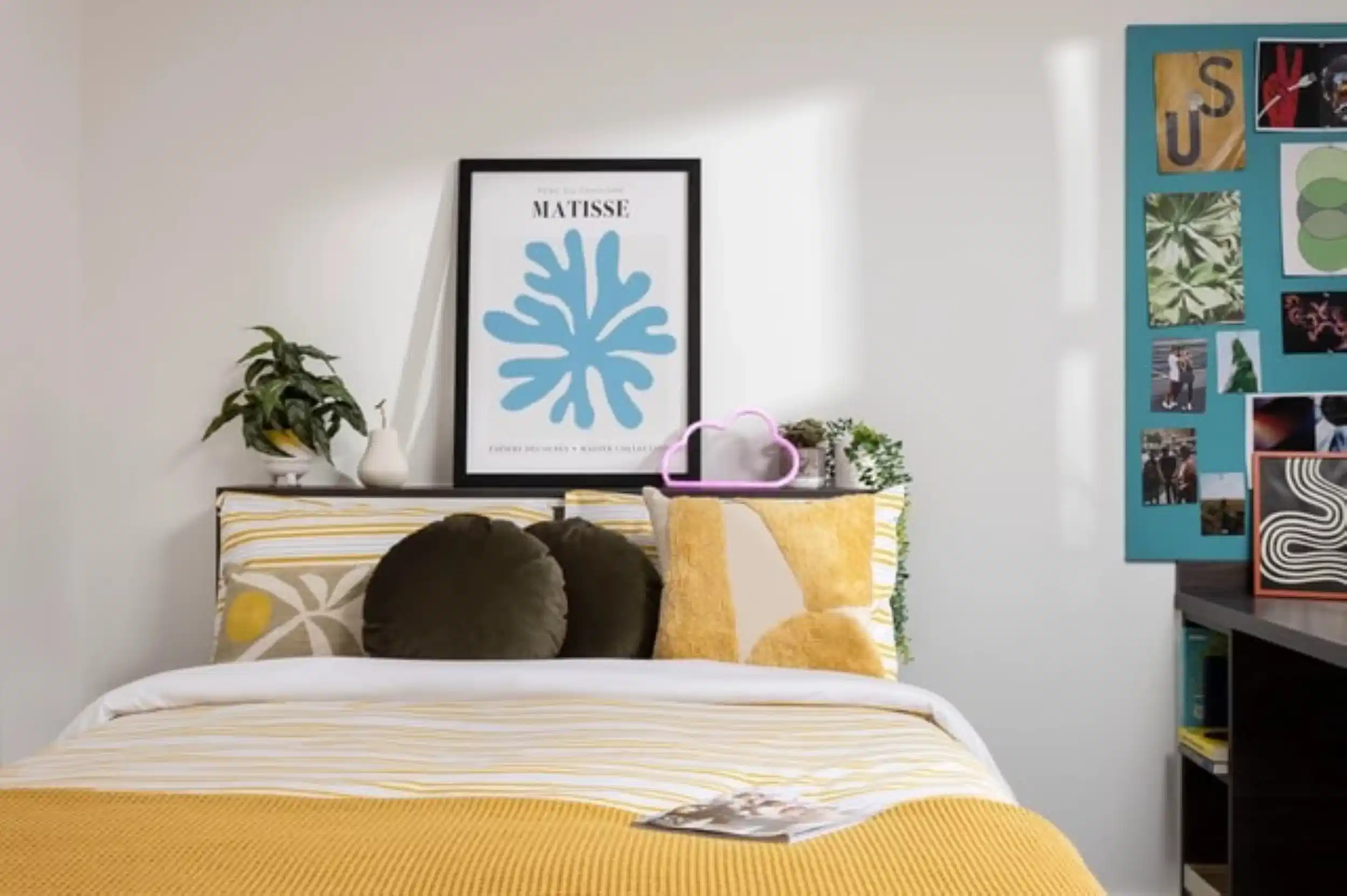 Common Area?w=400&h=260&fit=crop&q=40&auto=format&trim=auto