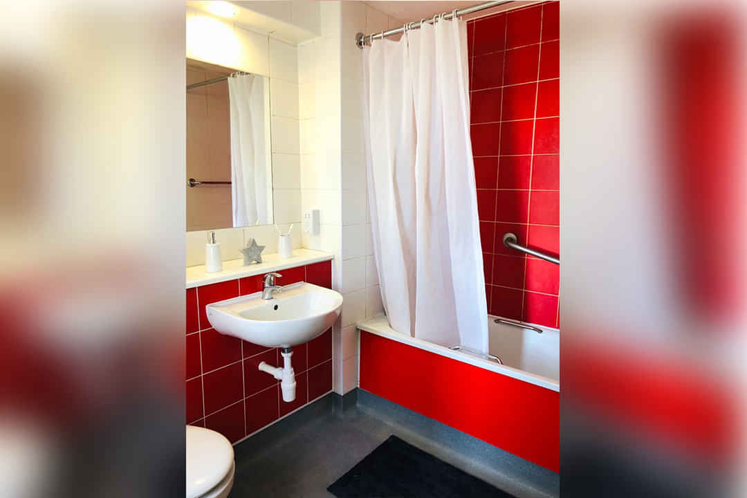 Common Area?w=400&h=260&fit=crop&q=40&auto=format&trim=auto