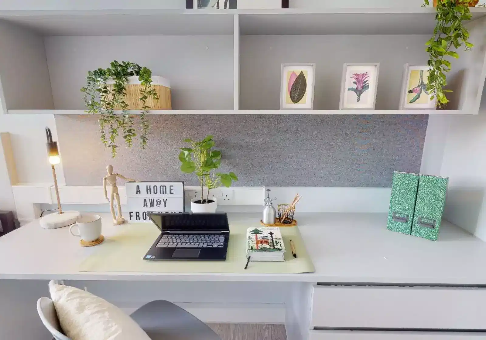 Exterior?w=400&h=260&fit=crop&q=40&auto=format&trim=auto