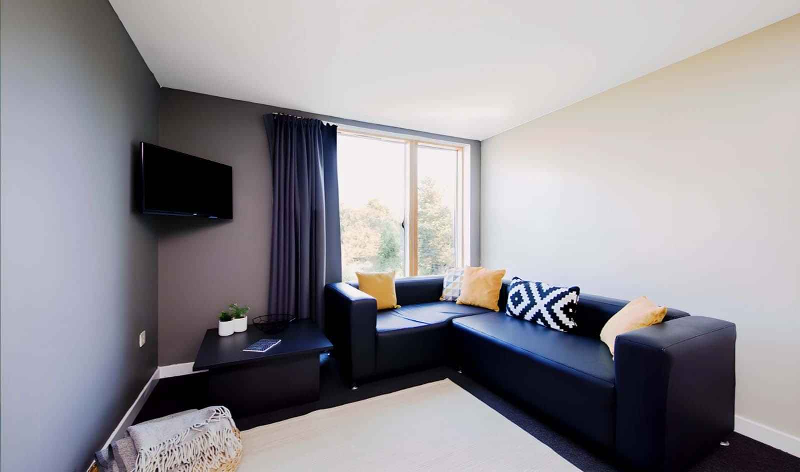 Exterior?w=400&h=260&fit=crop&q=40&auto=format&trim=auto