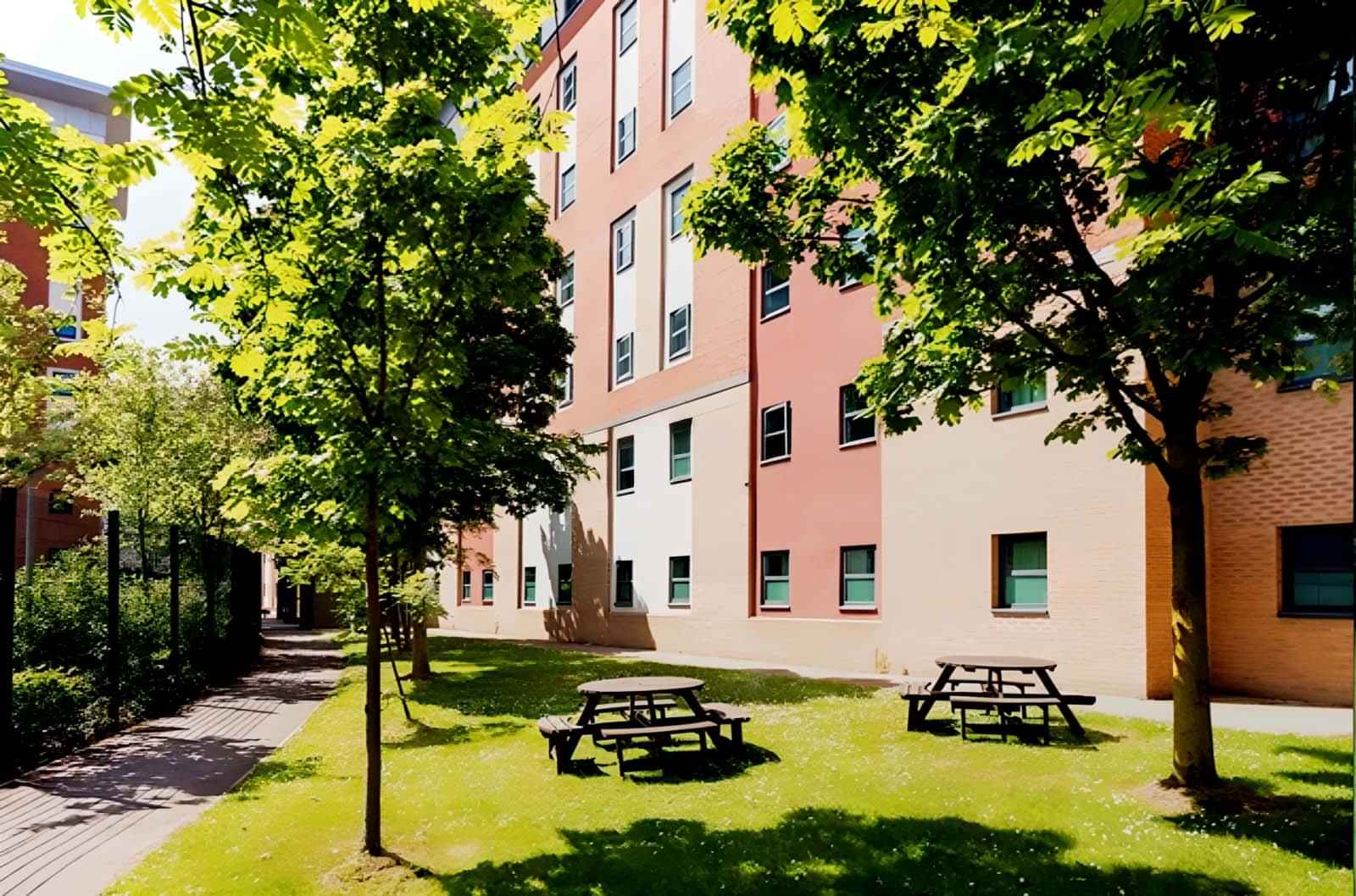 Amenities?w=400&h=260&fit=crop&q=40&auto=format&trim=auto