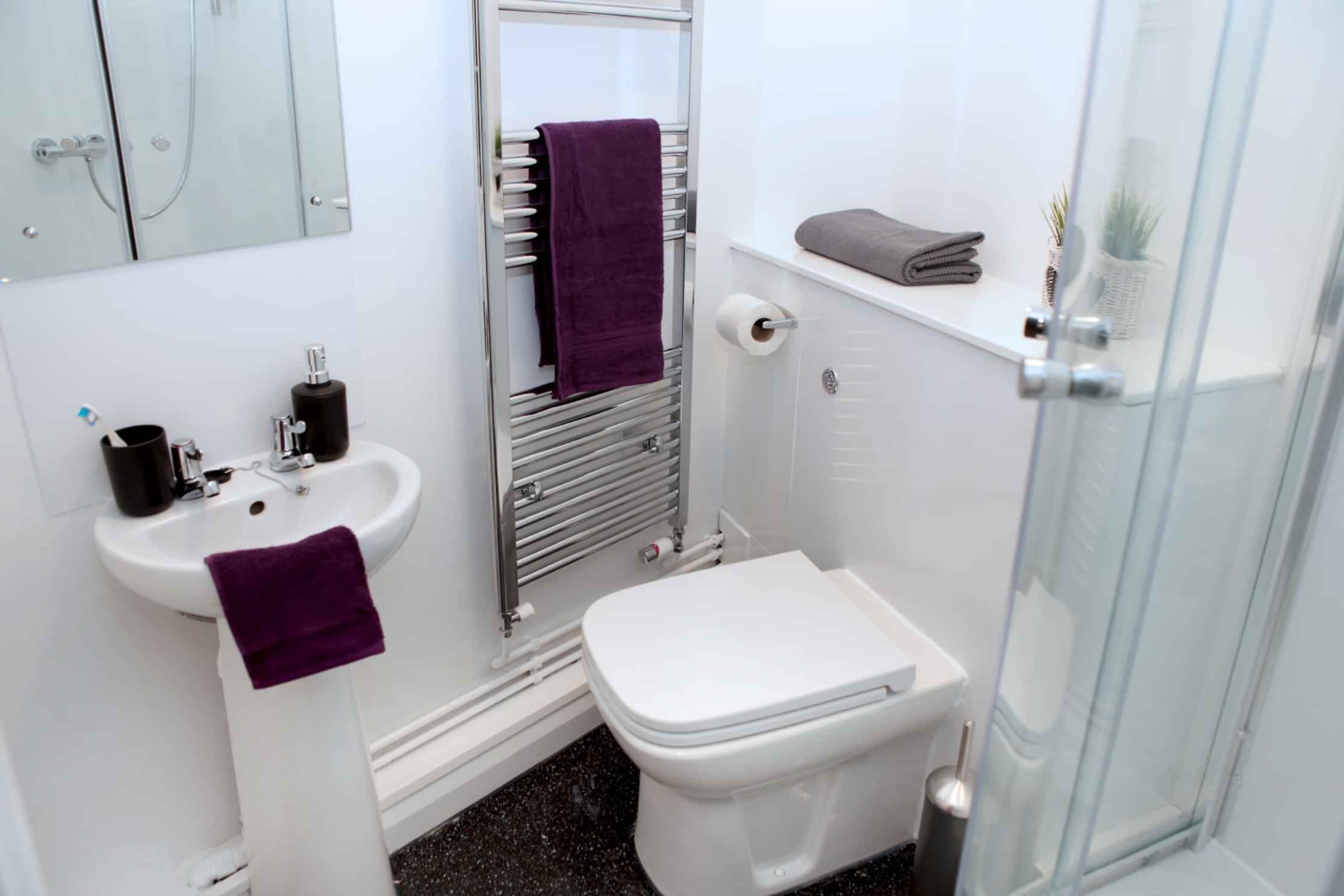 Exterior?w=400&h=260&fit=crop&q=40&auto=format&trim=auto