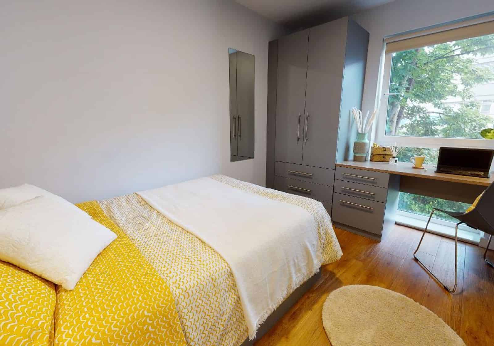 Bronze En Suite