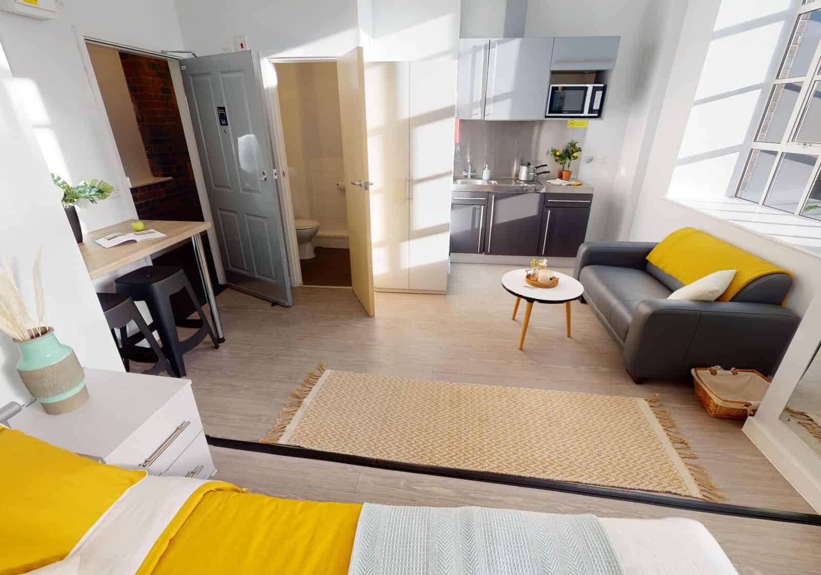 Common Area?w=400&h=260&fit=crop&q=40&auto=format&trim=auto