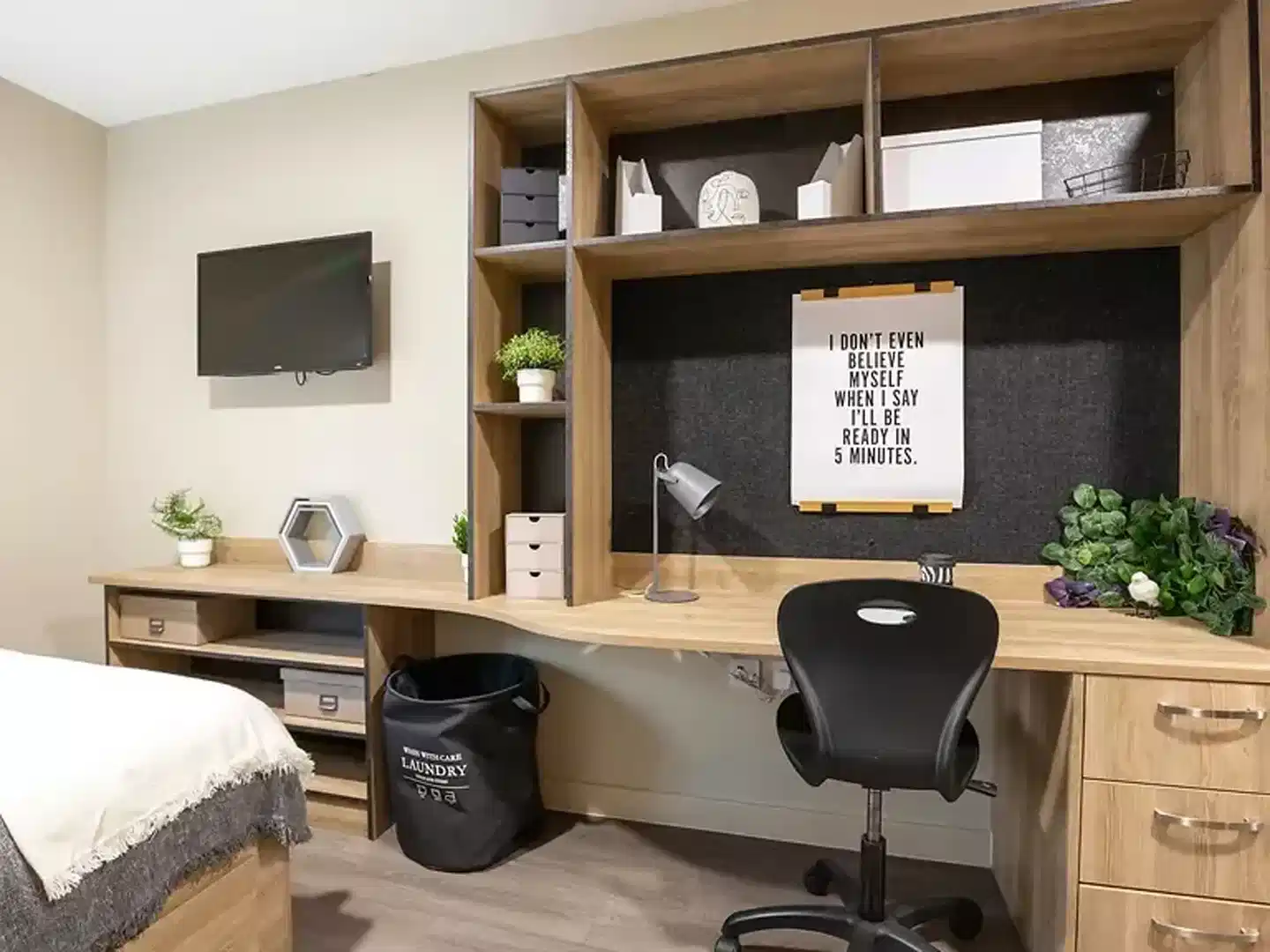 Amenities?w=400&h=260&fit=crop&q=40&auto=format&trim=auto