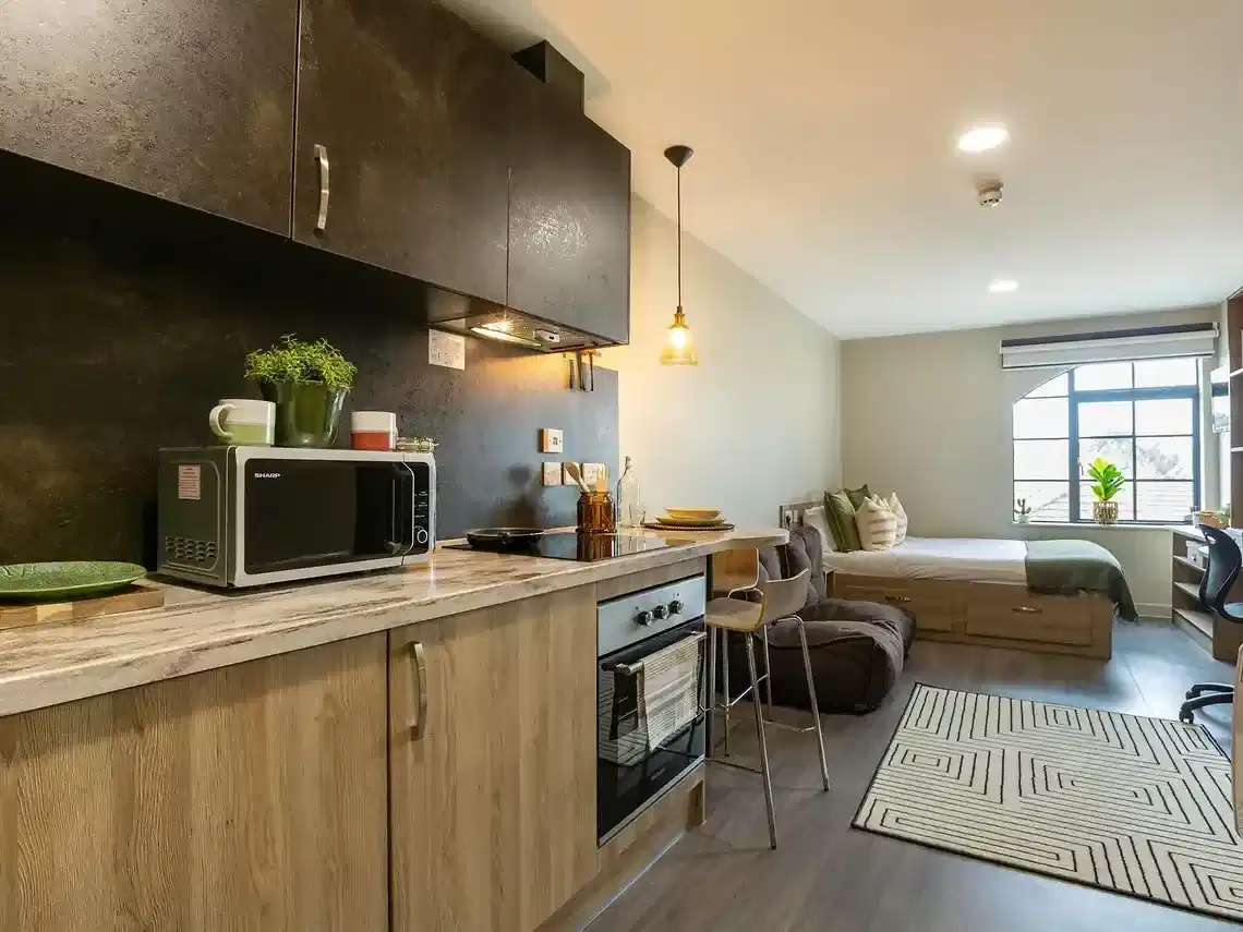 Amenities?w=400&h=260&fit=crop&q=40&auto=format&trim=auto