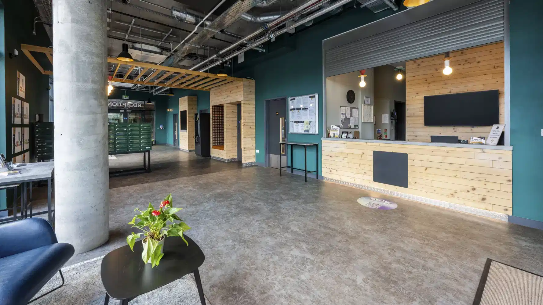 Amenities?w=400&h=260&fit=crop&q=40&auto=format&trim=auto