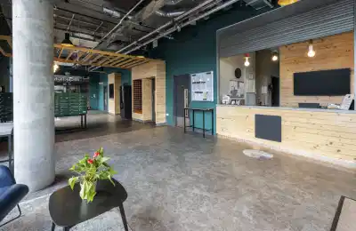 Amenities?w=400&h=260&fit=crop&q=40&auto=format&trim=auto