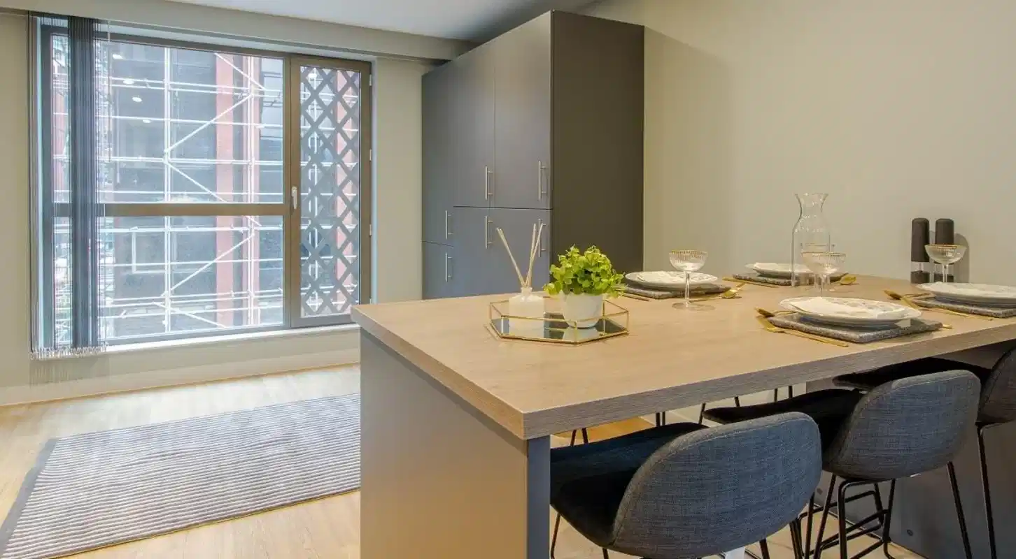 Common Area?w=400&h=260&fit=crop&q=40&auto=format&trim=auto