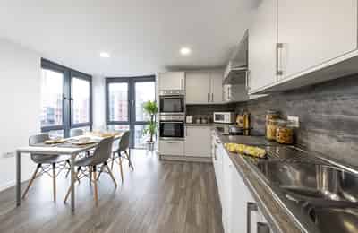 Amenities?w=400&h=260&fit=crop&q=40&auto=format&trim=auto