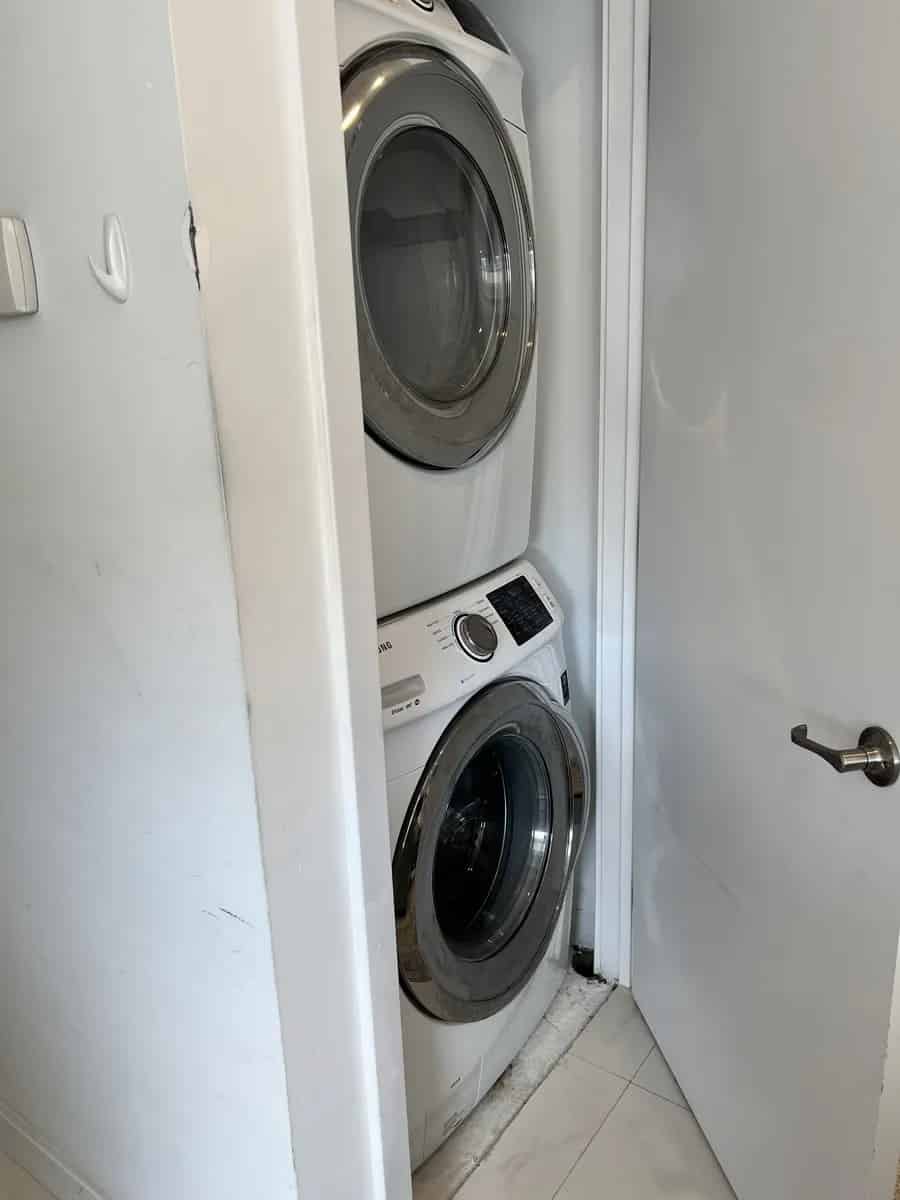 Bedroom?w=400&h=260&fit=crop&q=40&auto=format&trim=auto