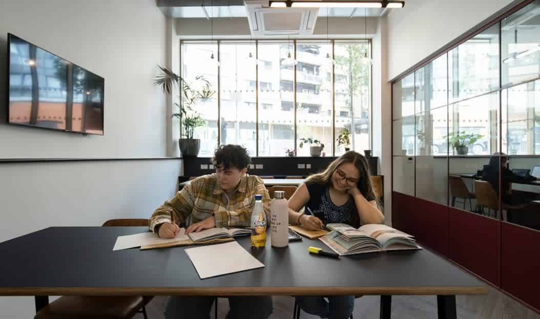 Exterior?w=400&h=260&fit=crop&q=40&auto=format&trim=auto