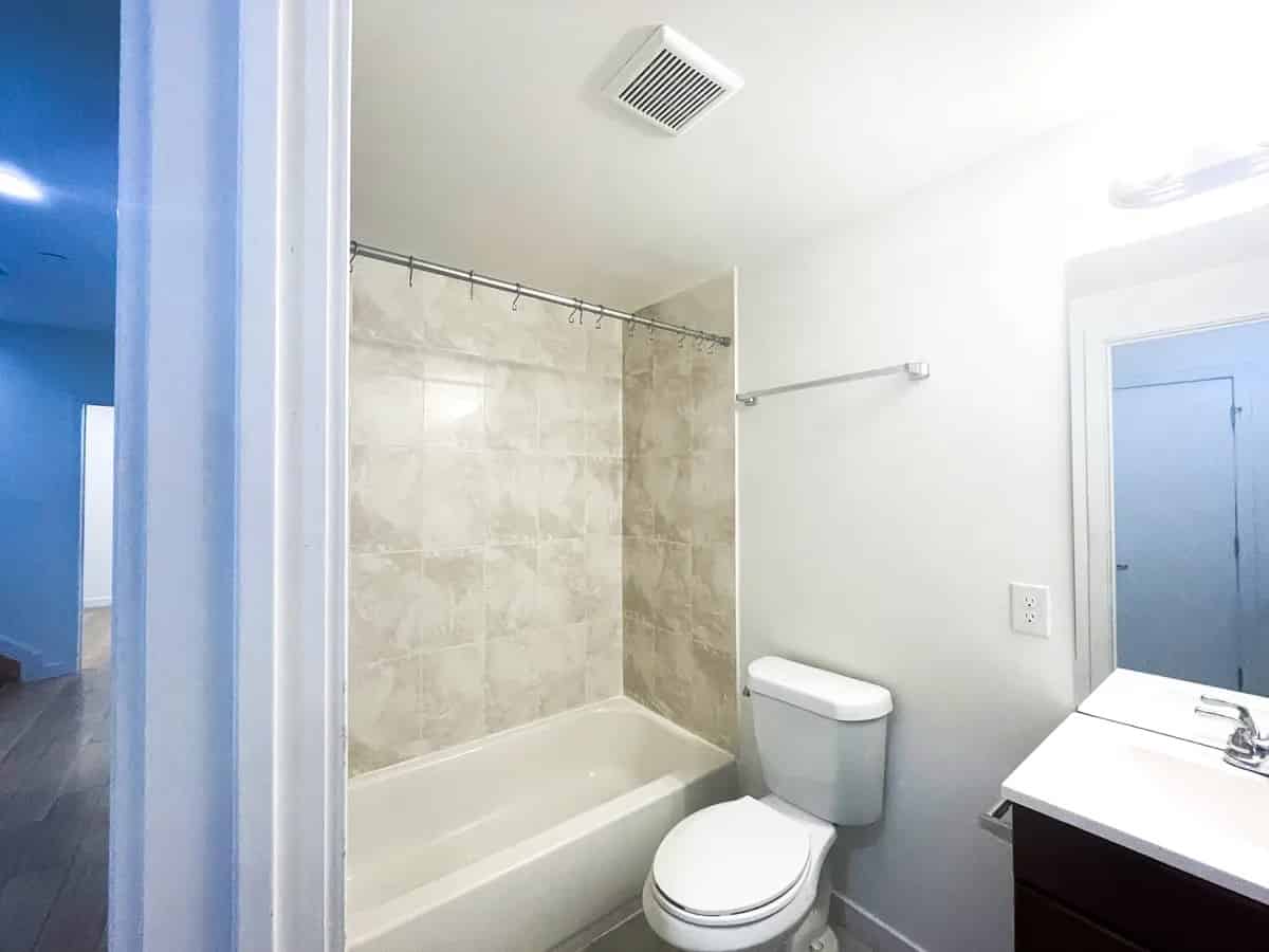 Bedroom?w=400&h=260&fit=crop&q=40&auto=format&trim=auto