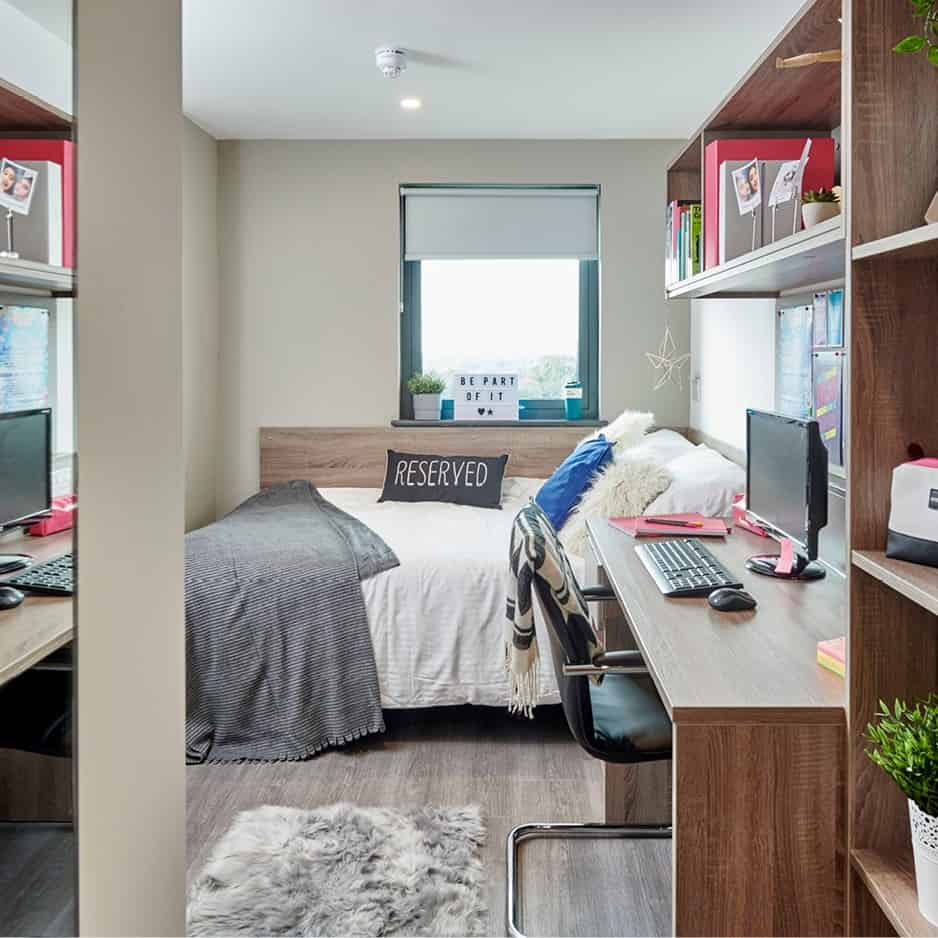 Common Area?w=400&h=260&fit=crop&q=40&auto=format&trim=auto