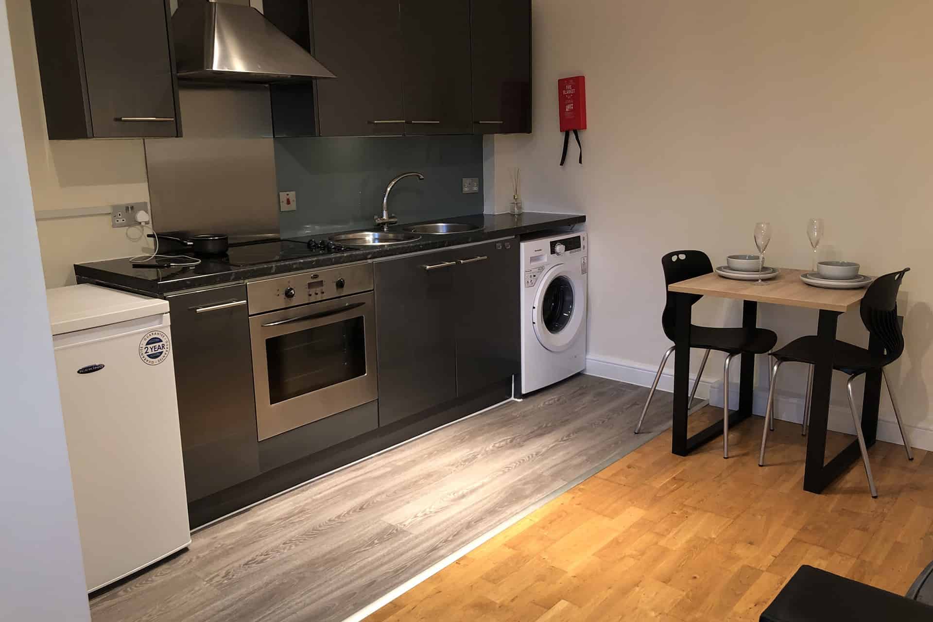 Exterior?w=400&h=260&fit=crop&q=40&auto=format&trim=auto