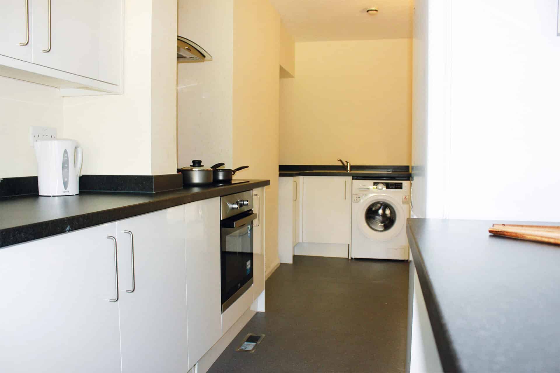 Exterior?w=400&h=260&fit=crop&q=40&auto=format&trim=auto