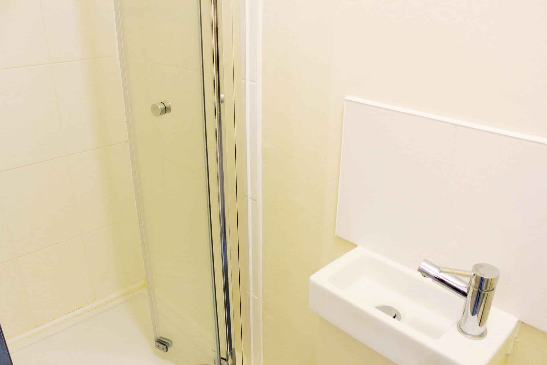 92 Sedgwick Street - Cambridge, England, United Kingdom - Bathroom