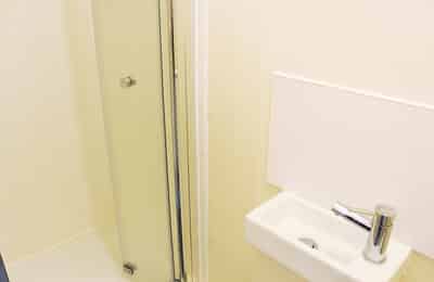 92 Sedgwick Street - Cambridge, England, United Kingdom - Bathroom