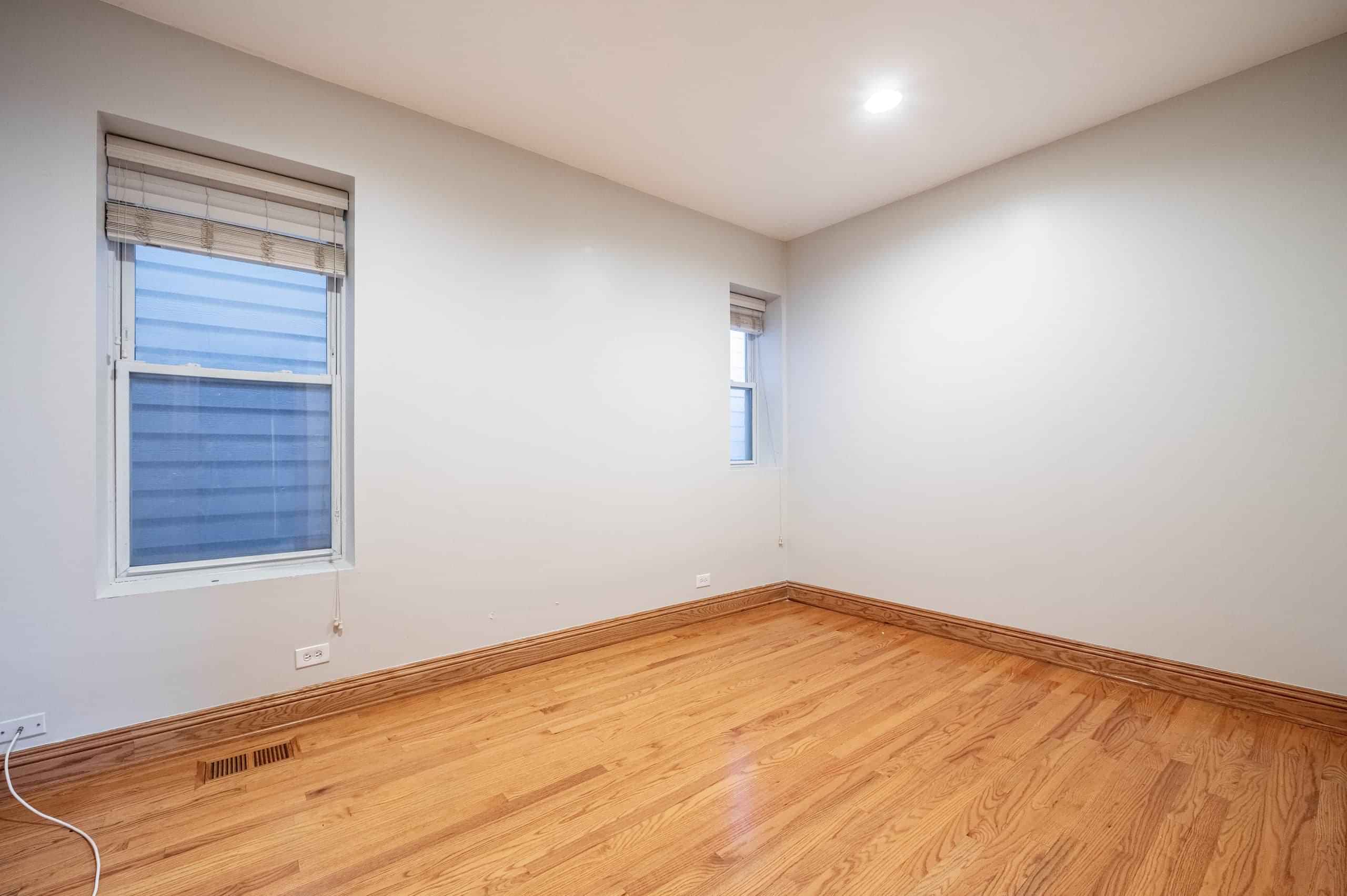 Bathroom?w=400&h=260&fit=crop&q=40&auto=format&trim=auto