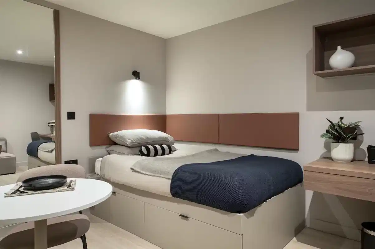 Deluxe Studio Spacious Bathroom