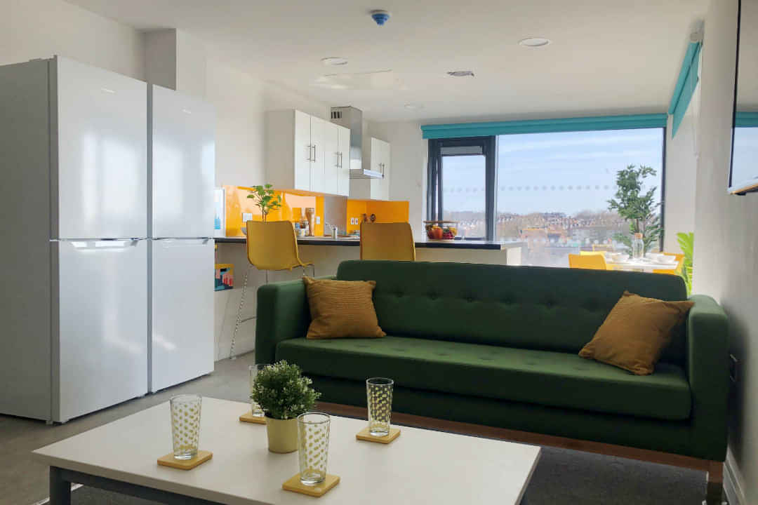 Common Area?w=400&h=260&fit=crop&q=40&auto=format&trim=auto