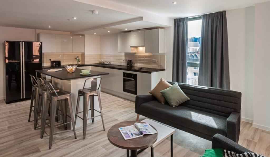 Amenities?w=400&h=260&fit=crop&q=40&auto=format&trim=auto