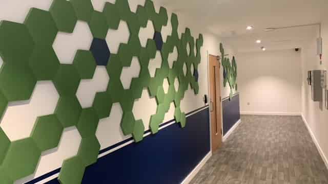 Common Area?w=400&h=260&fit=crop&q=40&auto=format&trim=auto